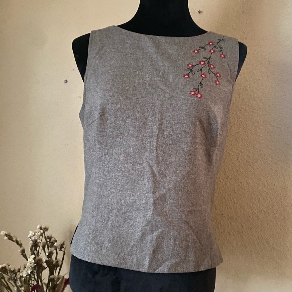 Professional floral top